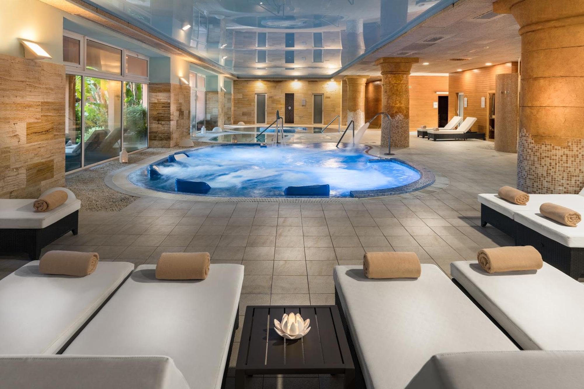 Elba Estepona Gran Hotel & Thalasso Spa Bagian luar foto