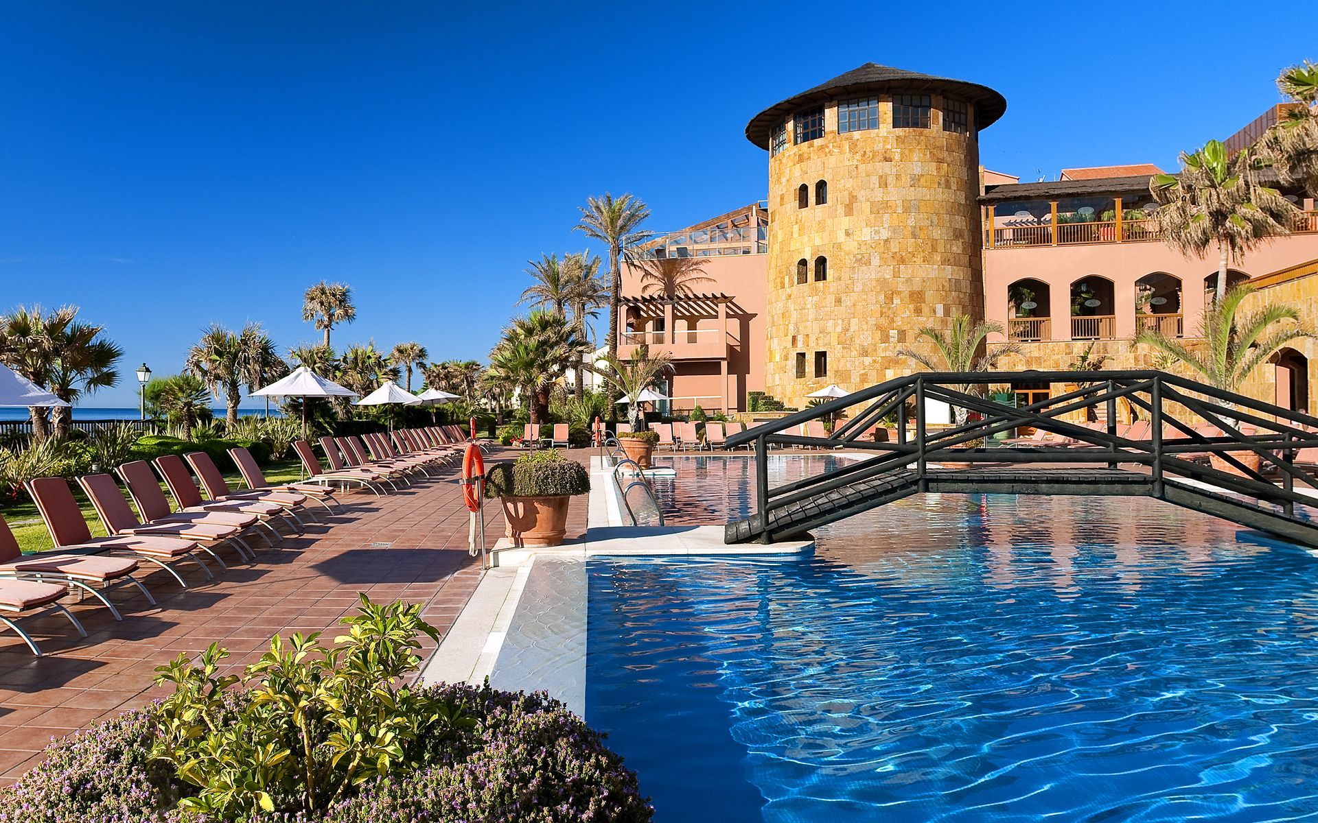 Elba Estepona Gran Hotel & Thalasso Spa Bagian luar foto The Royal at Atlantis Paradise Island