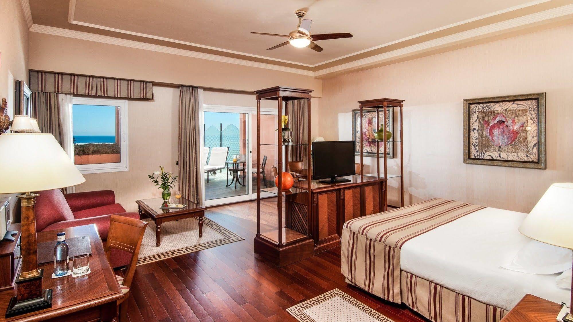 Elba Estepona Gran Hotel & Thalasso Spa Bagian luar foto Suite at the Hilton Sharm El Sheikh Resort